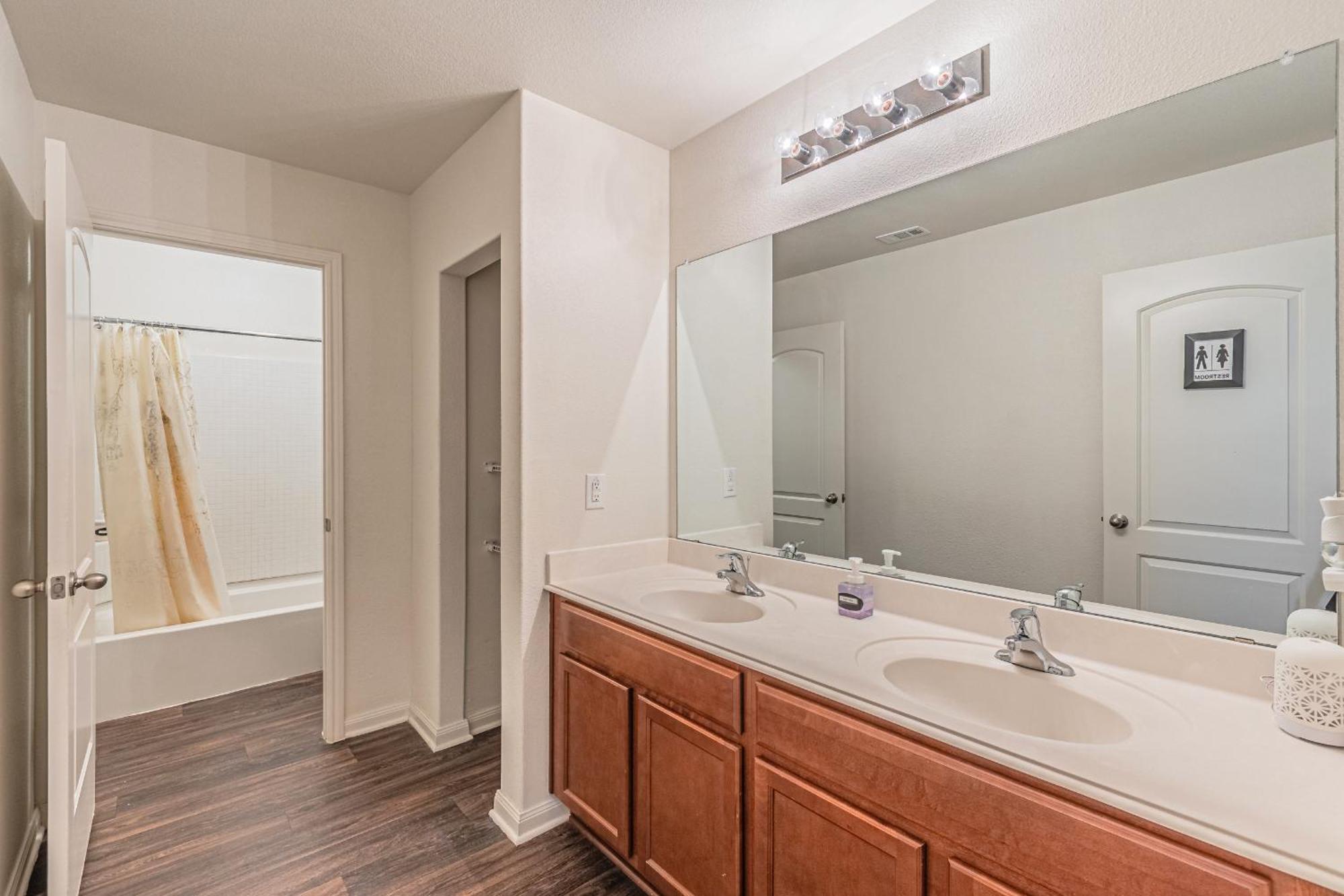 Luxury 5Br Dallas Retreat With Business Amenities - Perfect For Business Travelers, Families & Groups Exteriör bild