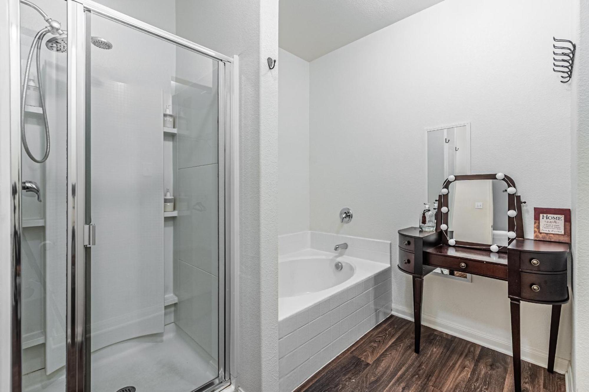 Luxury 5Br Dallas Retreat With Business Amenities - Perfect For Business Travelers, Families & Groups Exteriör bild