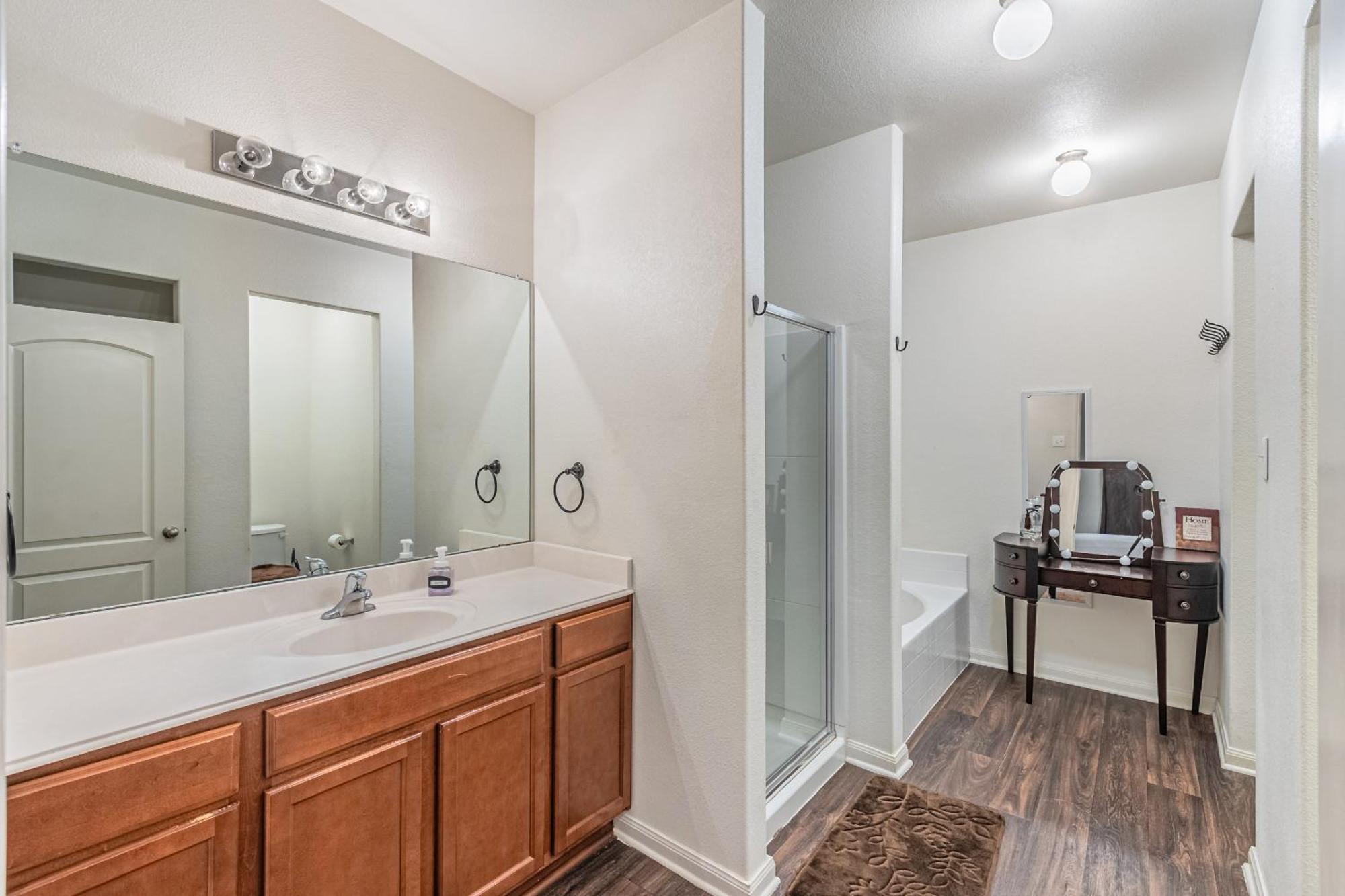 Luxury 5Br Dallas Retreat With Business Amenities - Perfect For Business Travelers, Families & Groups Exteriör bild