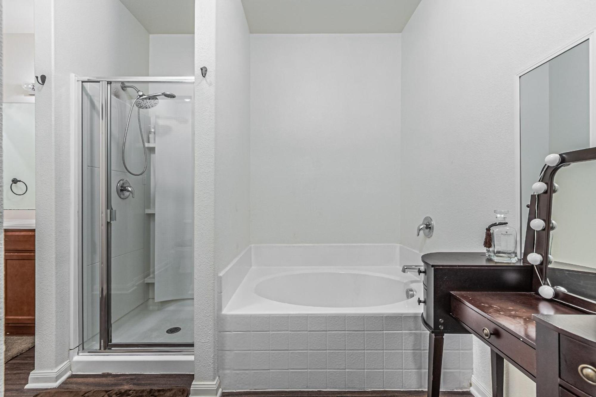 Luxury 5Br Dallas Retreat With Business Amenities - Perfect For Business Travelers, Families & Groups Exteriör bild